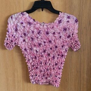Smocked Floral Bubble Crinkle Tee in Pink